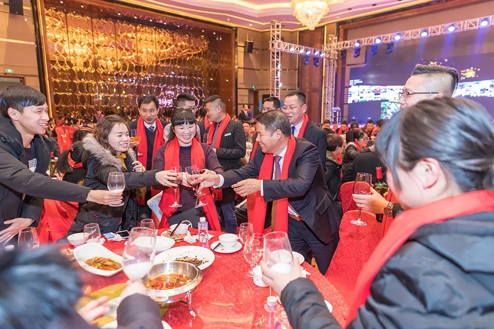 變革破局 擁抱未來——2018天嬌集團(tuán)春節(jié)聯(lián)歡晚會(huì) 變革破局 擁抱未來——2018天嬌集團(tuán)春節(jié)聯(lián)歡晚會(huì)