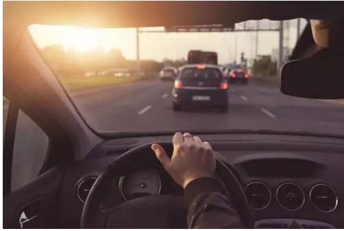 開車的這些陋習(xí)，據(jù)說會(huì)開車的人都犯過！別說你沒有！