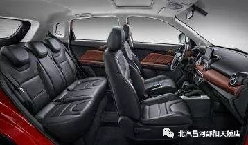 易燃易爆炸！夏天在車?yán)锓胚@些東西絕對是奪命炸彈！