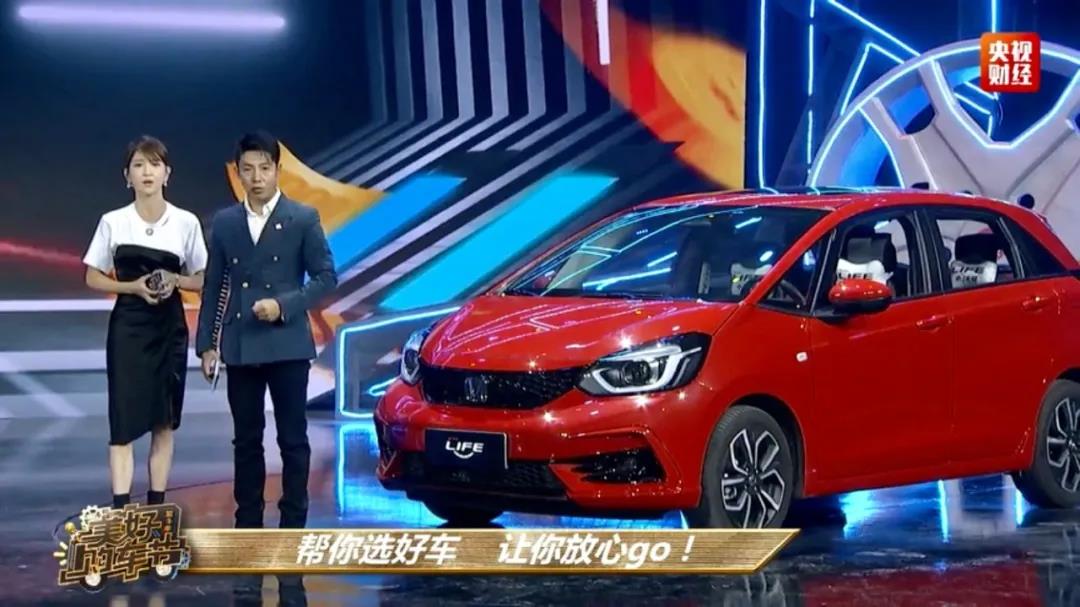 央視直播，名嘴主持竟現(xiàn)場“帶貨”？！